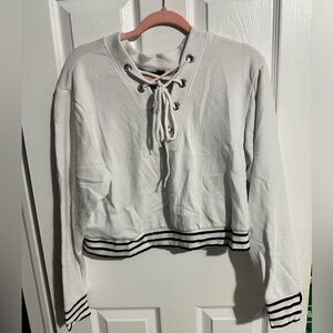 🎀 Beautiful basic tie up sweater. ❤️